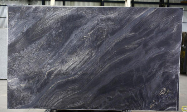 Jurassic Black Granit Rohtafeln.jpg